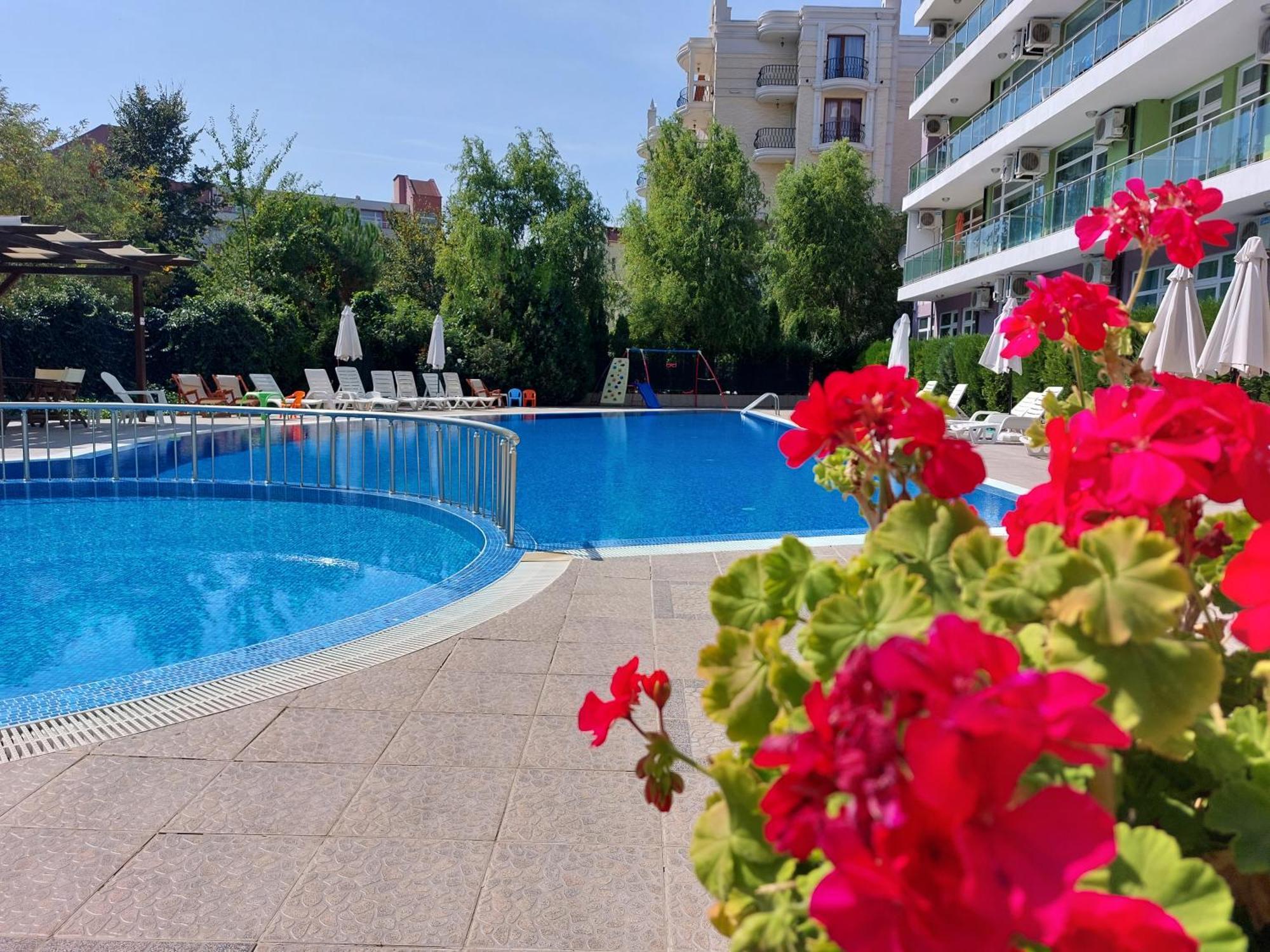 Family Apartments In Solmarin Sunny Beach Esterno foto